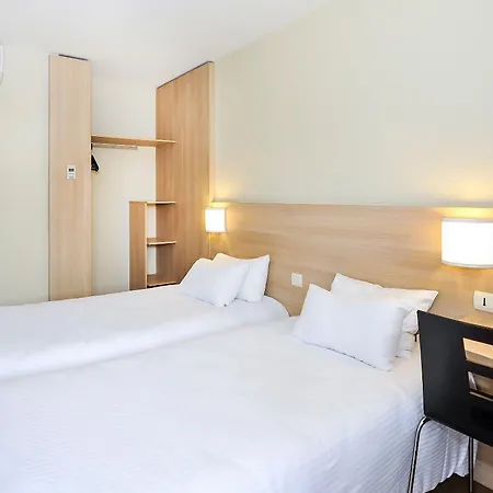Hotel The Originals Access Bordeaux Aeroport