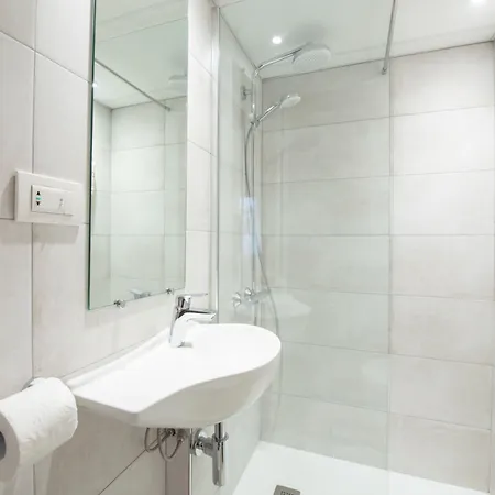 Hotel The Originals Access Bordeaux Aeroport