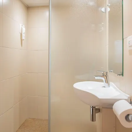 Hotel The Originals Access Bordeaux Aeroport 2*