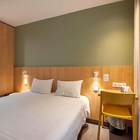 Hotell The Originals Access Bordeaux Aeroport