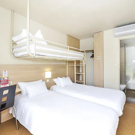Hotel The Originals Access Bordeaux Aeroport