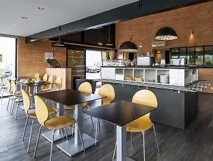 Hotel The Originals Access Bordeaux Aeroport