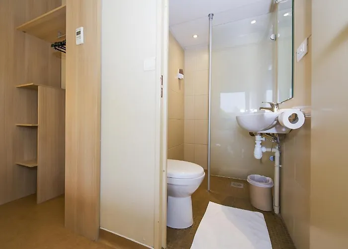 Hotel The Originals Access Bordeaux Aéroport 2*