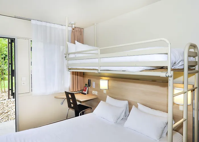 Hotel The Originals Access Bordeaux Aeroport