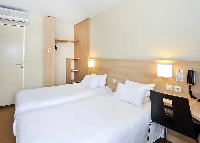 Hotel The Originals Access Bordeaux Aeroport