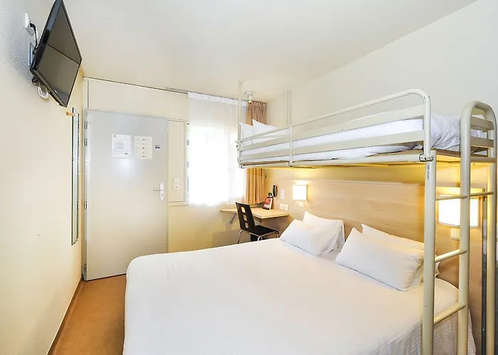 Hotel The Originals Access Bordeaux Aeroport 2*