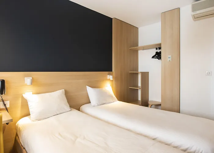 Hotel The Originals Access Bordeaux Aeroport